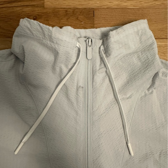 Lululemon Windbreaker - Picture 2 of 4